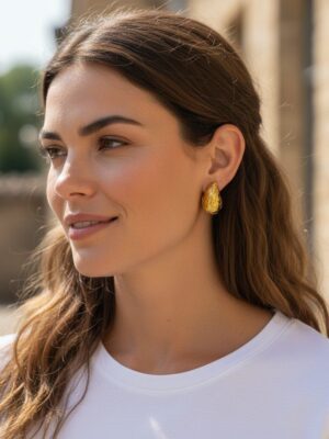 brincos dourados em aço com corações