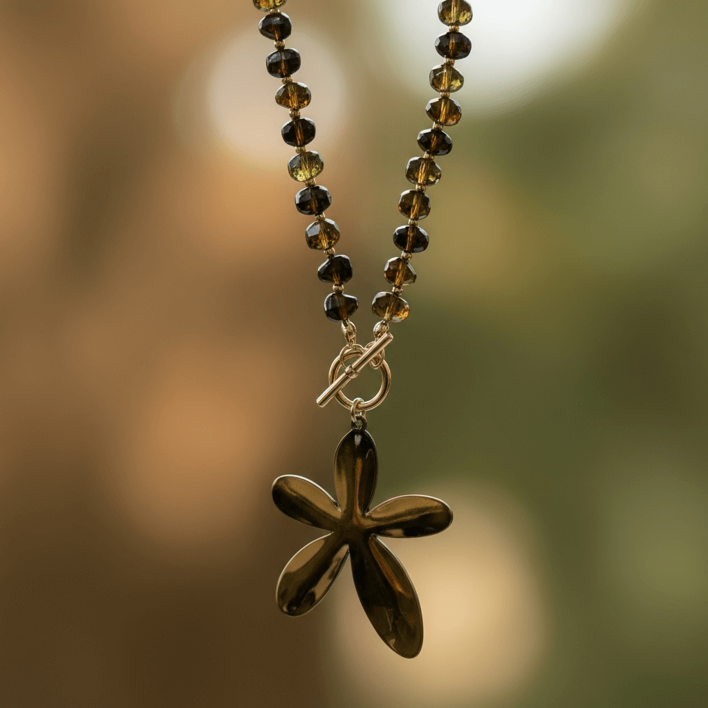 colar em contas de cristal verde/castanho com pendente de flor em aço dourado colar em contas de cristal verde/castanho com pendente de flor em aço dourado